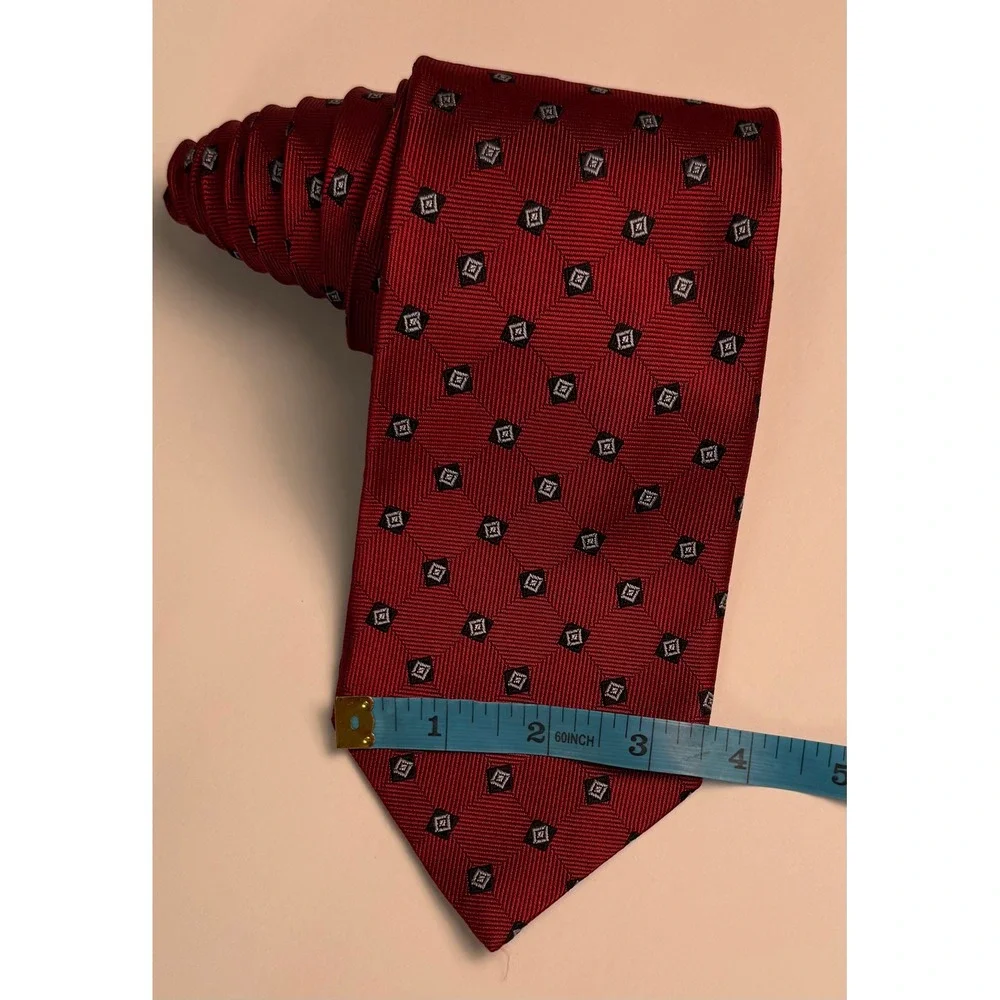 Brooks Brothers 346 Mens Red Geometric Silk Tie Stain Resistant Made in USA